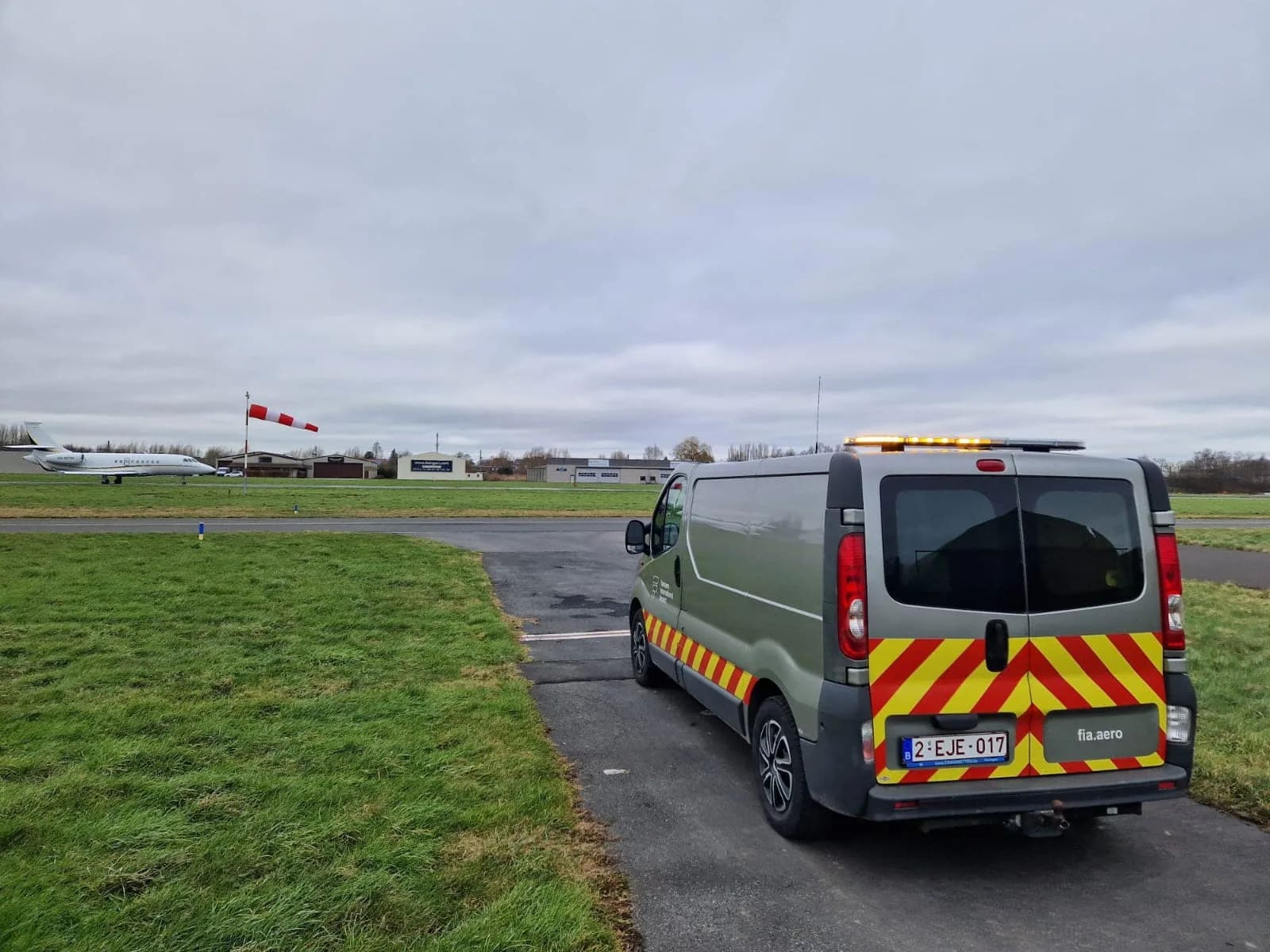 Lichtbalk Special Airport ICAO: Levering van een “special airport ICAO” lichtbalk aan